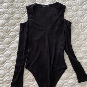 Boohoo longsleeve bodysuit- open shoulder low cut